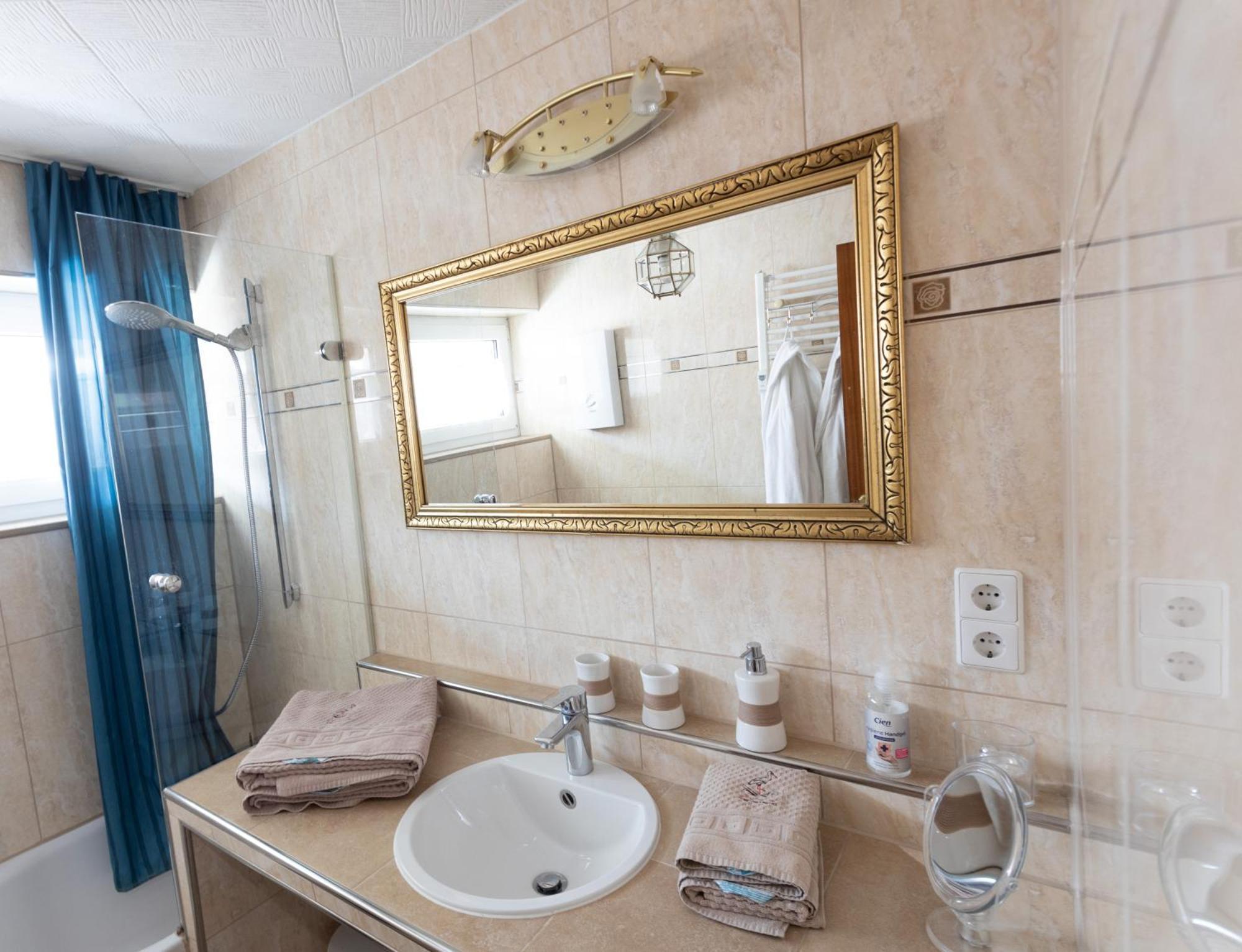 Schönes, ruhiges Apartment mit Sonnenterrasse Tettnang Exterior foto